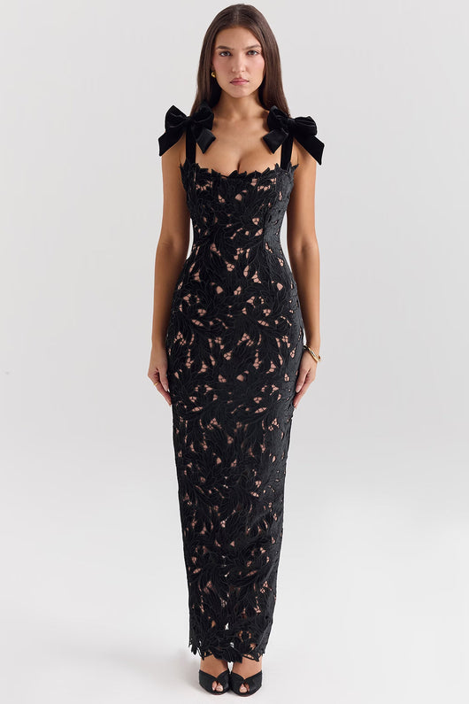 Milena – Maxi Dress in Embroidered Lace