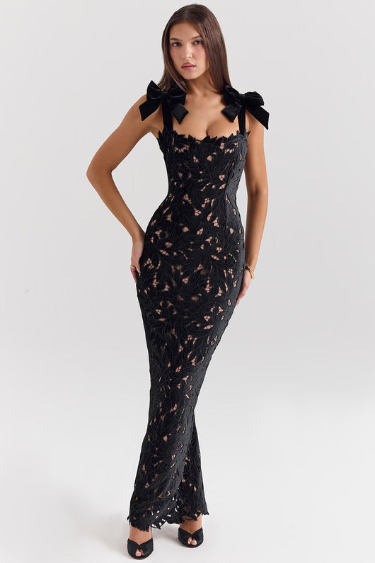 Milena – Maxi Dress in Embroidered Lace