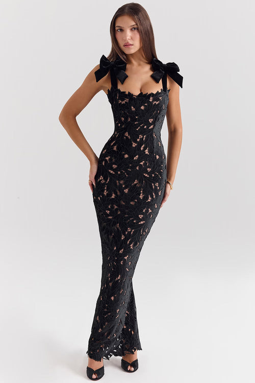 Milena – Maxi Dress in Embroidered Lace