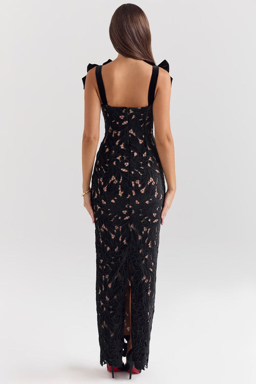 Milena – Maxi Dress in Embroidered Lace